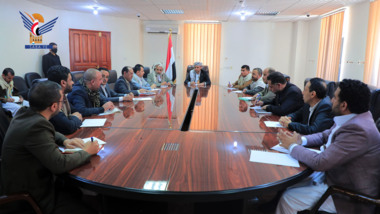 El presidente Al-Mashat ordena proporcionar todas las facilidades al sector privado para mejorar las industrias locales.