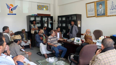 نائب وزير العدل يستمع لشكاوى عدد من المواطنين فيما يتعلق بحرم مطار صنعاء
