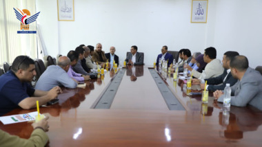 Besprechung der Zusammenarbeit zwischen der Investitionsbehörde und der Handelskammer in Sanaa