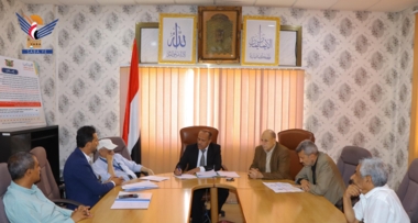 Electricity minister meets with technical team on electrical pole production