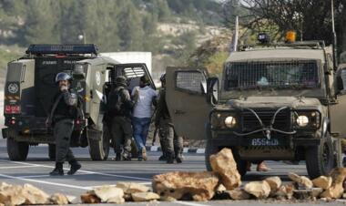 El enemigo sionista arresta a 15 palestinos de la Cisjordania ocupada