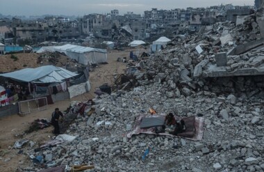 Hamas: Wir verurteilen und lehnen die Verletzung des Waffenstillstandsabkommens durch den zionistischen Feind und seinen mangelnden Rückzug vom Grenzübergang Philadelphia ab.