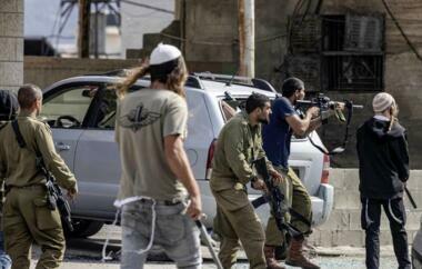 Enemy injures Palestinians southern Nablus 