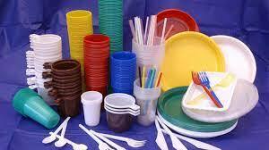 بريطانيا تعتزم حظر استخدام الأواني البلاستيكية!