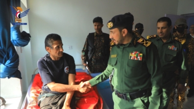  نائب وزير الداخلية يزور الجرحى ويتفقد المرابطين في الإصلاحية المركزية ومطار صنعاء