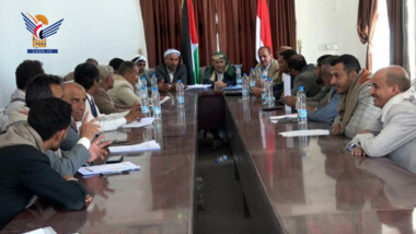 Discussing mechanism for implementing service projects plan in Amran