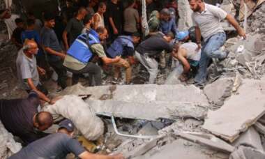10 Märtyrer infolge der Bombardierung eines Hauses im Viertel Shuja'iyya im Osten von Gaza durch den zionistischen Feind