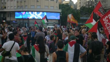 Argentiniens Marsch verurteilt zionistische Aggression gegen Gaza und die Weigerung, die Botschaft nach Al-Quds zu verlegen