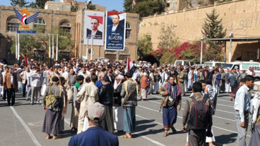 Un spectacle populaire pour les diplômés de la première session, « deluge d'Al-Aqsa », dans la ville d'Al-Mahwit