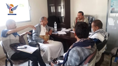 Taiz discussing ways to protect maize crops from plant pests