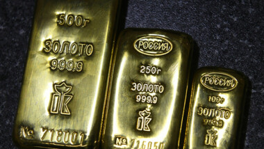 إنخفاض أسعار الذهب إلى قرابة الـ 1800 دولار للاوقية 