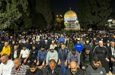 50 000 personnes accomplissent les prières du soir et de Tarawih à la mosquée Al-Aqsa