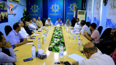 Discussing efforts to improve navigational services & sectors operating performance in Hodeida Port