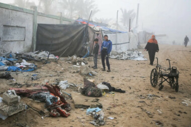 شهيدان وجرحى في غارة للعدو الإسرائيلي على خيمة نازحين شمال خان يونس
