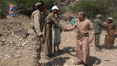 مأرب.. قائد كتائب الدعم والإسناد يتفقد المرابطين في جبهة حريب