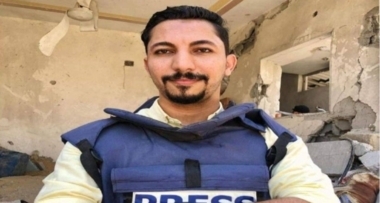 Le journaliste palestinien Abdel Karim Odeh a été martyrisé par les bombardements ennemis du camp de Nuseirat à Gaza
