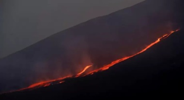 بركان جبل إتنا الأكثر نشاطا في أوروبا يثور من جديد و