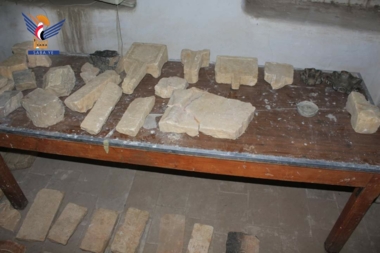 الهيئة العامة للآثار تتسلم 121 قطعة حجرية أثرية من أمن حزم الجوف
