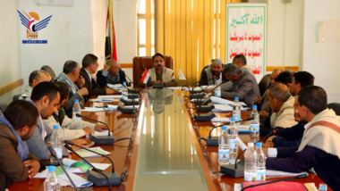 Discussing implementation level of road projects in Sana'a