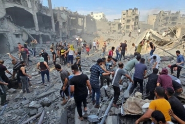 Día 227 de la agresión: Mártires y heridos en los bombardeos enemigos de varias zonas de la Franja de Gaza