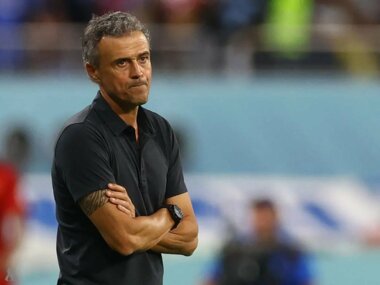 مدرب باريس سان جيرمان يبدي غضبه من تراجع أداء لاعب الوسط لي كانج إن