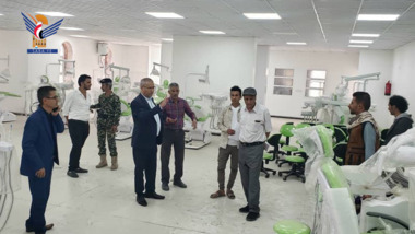 رئيس جامعة إب يتفقد سير الاختبارات النهائية بكلية الطب والعلوم الصحية