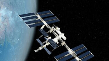 المحطة الفضائية الدولية تعدل مدارها لاستقبال مركبة 