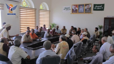 Discussing strengthening supervisory role on commodity prices in Hodeida