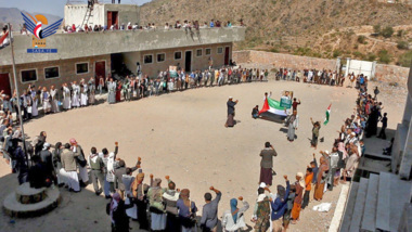 Un stand pour le peuple dhi Awayd, Muthaykhirah, Ibb, en solidarité avec Gaza et marque la mémoire du leader martyr