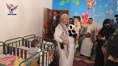 Bajaala inspiziert das Al-Ihsan-Altersheim, das Al-Shafaqah-Heim für Krebspatienten und das Al-Rahma-Heim für Waisen in Sana'a.