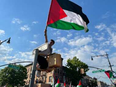 تظاهراتی در حمایت از فلسطین در واشنگتن و نیویورک، و پلیس تعدادی از شرکت کنندگان را سرکوب و بازداشت می کند
