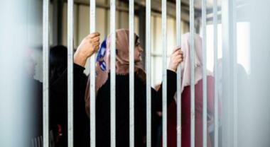 Asuntos de Prisioneros: Prisioneras palestinas sufren condiciones precarias en Damoun