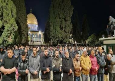 35 000 fidèles ont accompli les prières d'Isha et de Tarawih à Al-Aqsa, malgré les mesures de l'ennemi
