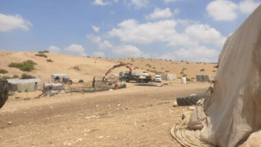 العدو الإسرائيلي يهجّر تجمعاً بدوياً فلسطينياً شرق القدس