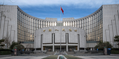 المركزي الصيني يضخ 215 مليار يوان في النظام المصرفي
