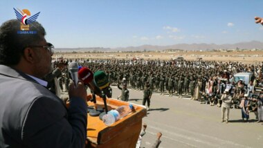Symbolische Parade von Einheiten von Absolventen offener Kurse in Sohar, Saada