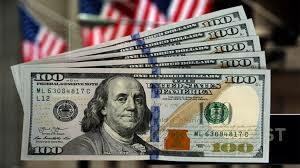 انخفاض الدولار الأمريكي من أعلى مستوى له في عقدين