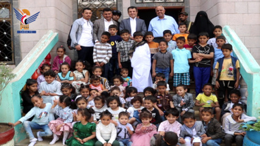 Gesundheitsminister Inspiziert die Aktivitäten der Stiftung Al Rahma für Waisenkinder-Pflege