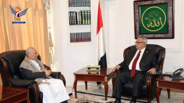 Dr. Bin Habtoor bespricht mit Al-Junaid den Fortschritt der Tätigkeit des Exekutivbüros des National Vision Management