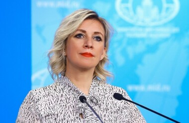 Sacharowa bezeichnet Selenskyjs Erwartungen, Putin in Istanbul zu treffen, als „kranke Fantasie“