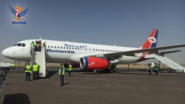 New civil flight takes off from Sana'a Airport carrying 275 passengers