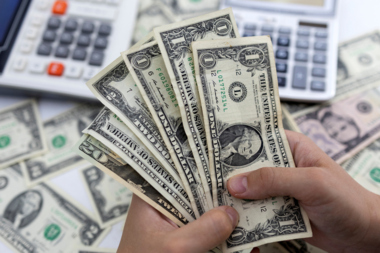 Dollar falls amid focus on possible US interest rate cut