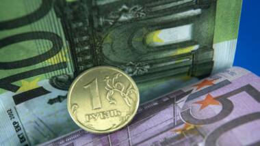 ارتفاع العملة الروسية مقابل الدولار واليورو في بورصة موسكو