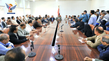 Finance minister urges unity, development in Wednesday's first meeting 