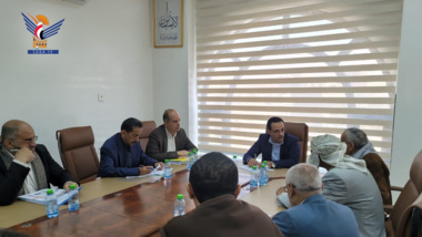 رئيس مصلحة الضرائب يلتقي رئيس اتحاد نقابات عمال اليمن