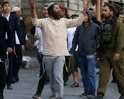 Settlers protected by Zionist forces, storm Al-Tira quarter in Ramallah
