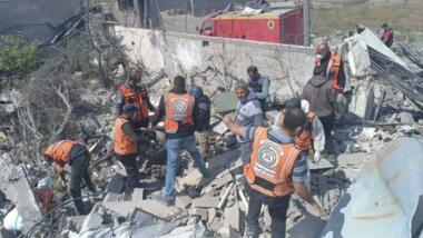 المركز الفلسطيني للمفقودين والمخفيين يحذر من استمرار استهداف طواقم الإسعاف بغزة