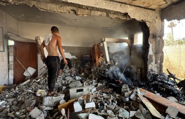 Five Palestinian martyrs in Zionist house bombing south Khan Younis