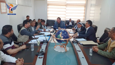 Bürgermeister bespricht Projekte des Büros für Straßenbau und der Exekutiveinheit in Sana'a