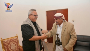 El Dr. Bin Habtoor ofrece sus condolencias por la muerte del poeta y activista Saleh Sayel